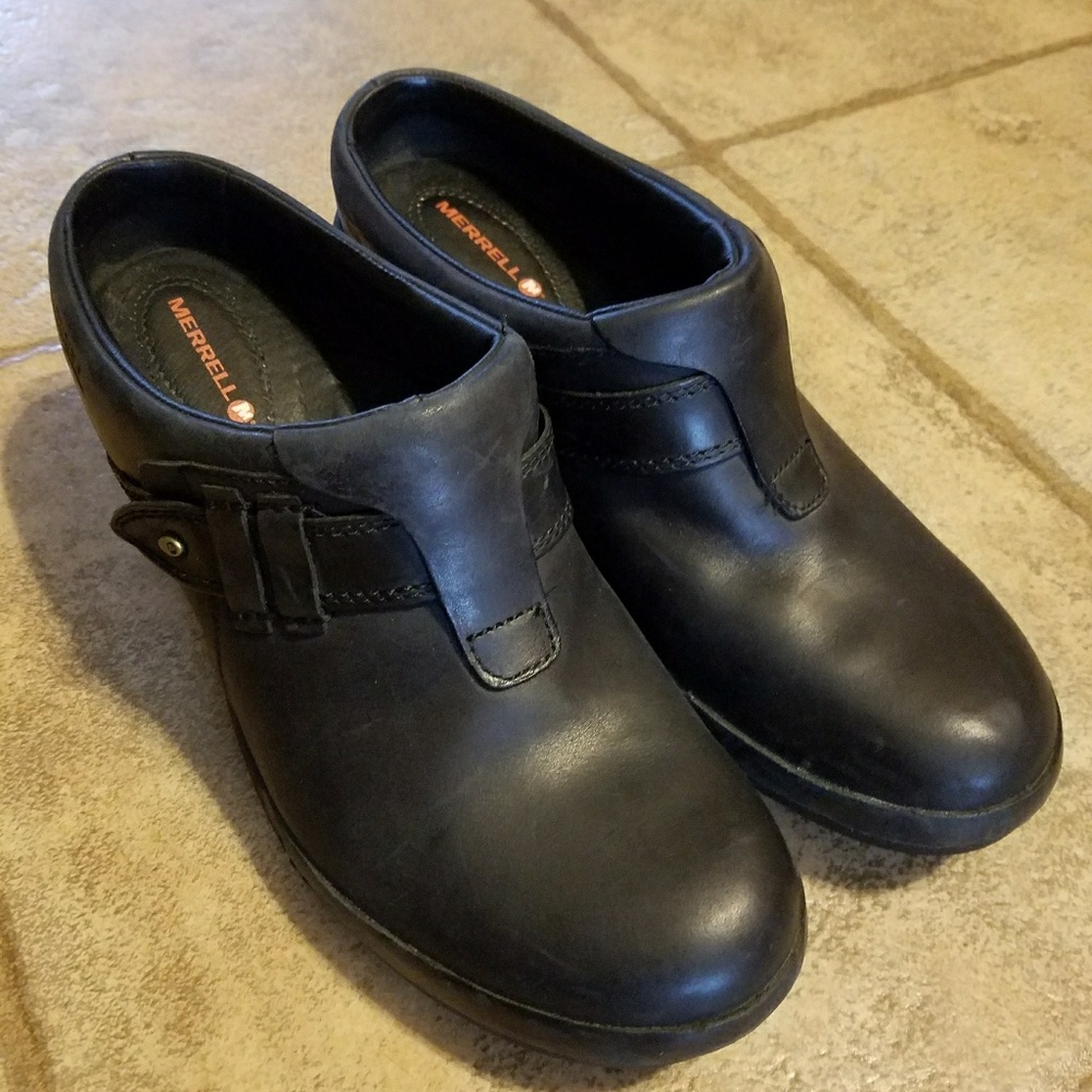 Women's sz 9 Merrell black leather clogs